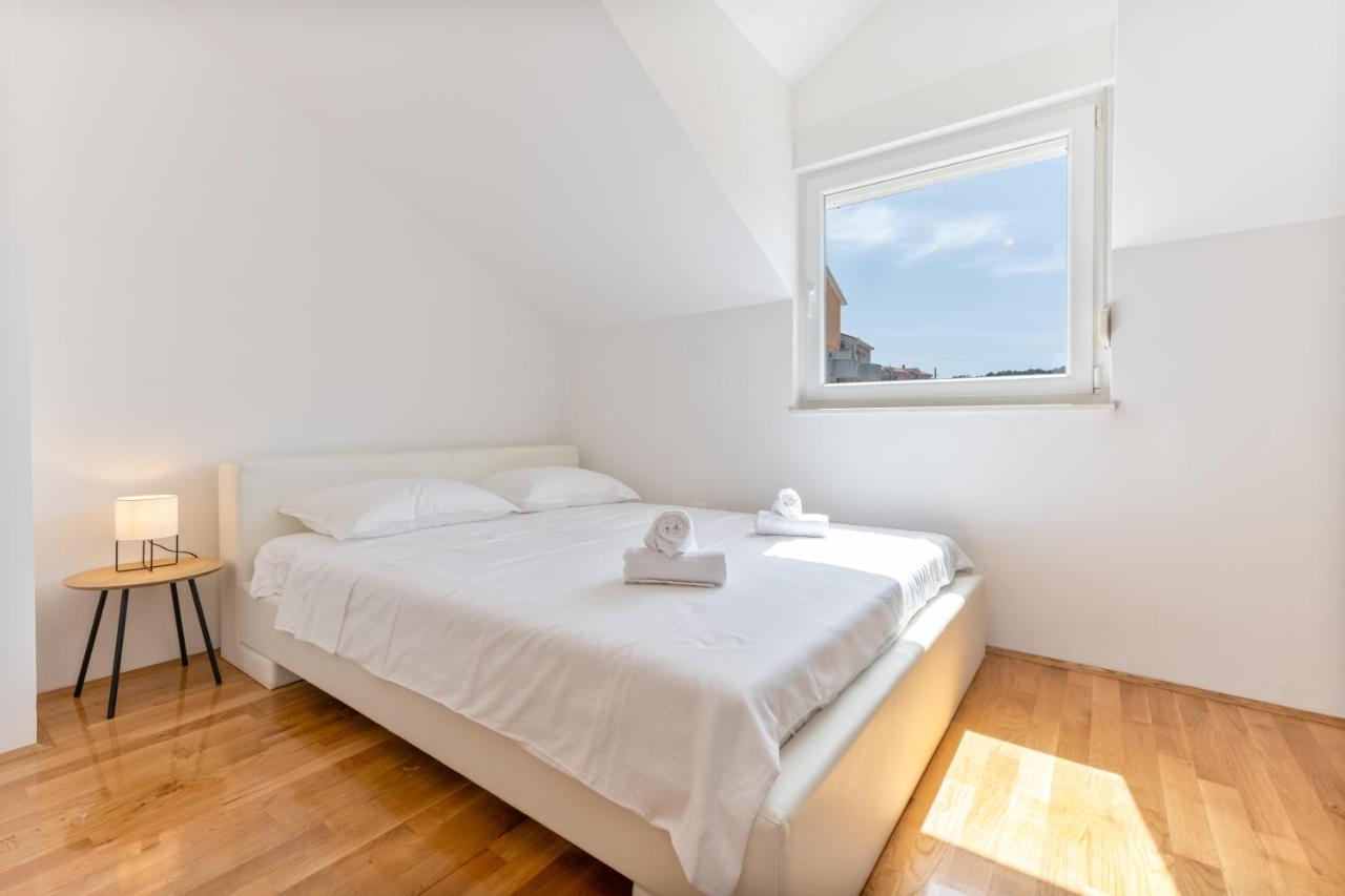 Dalmatia Apartments Ciovo โตรกีร์ ภายนอก รูปภาพ